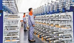 <b>最大、手艺最先辈的玻纤智能工场高效运转</b>